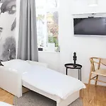 Ella's River Apartment *