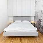 Ella's River Apartment