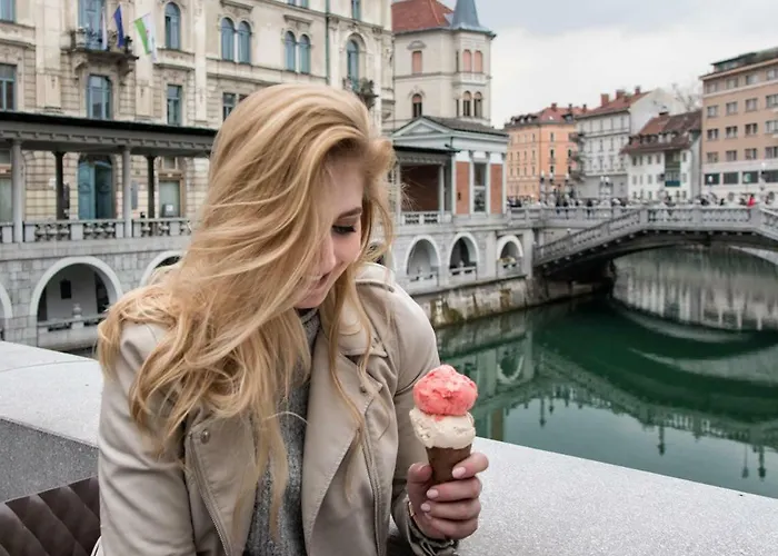 Ella's River Apartman *